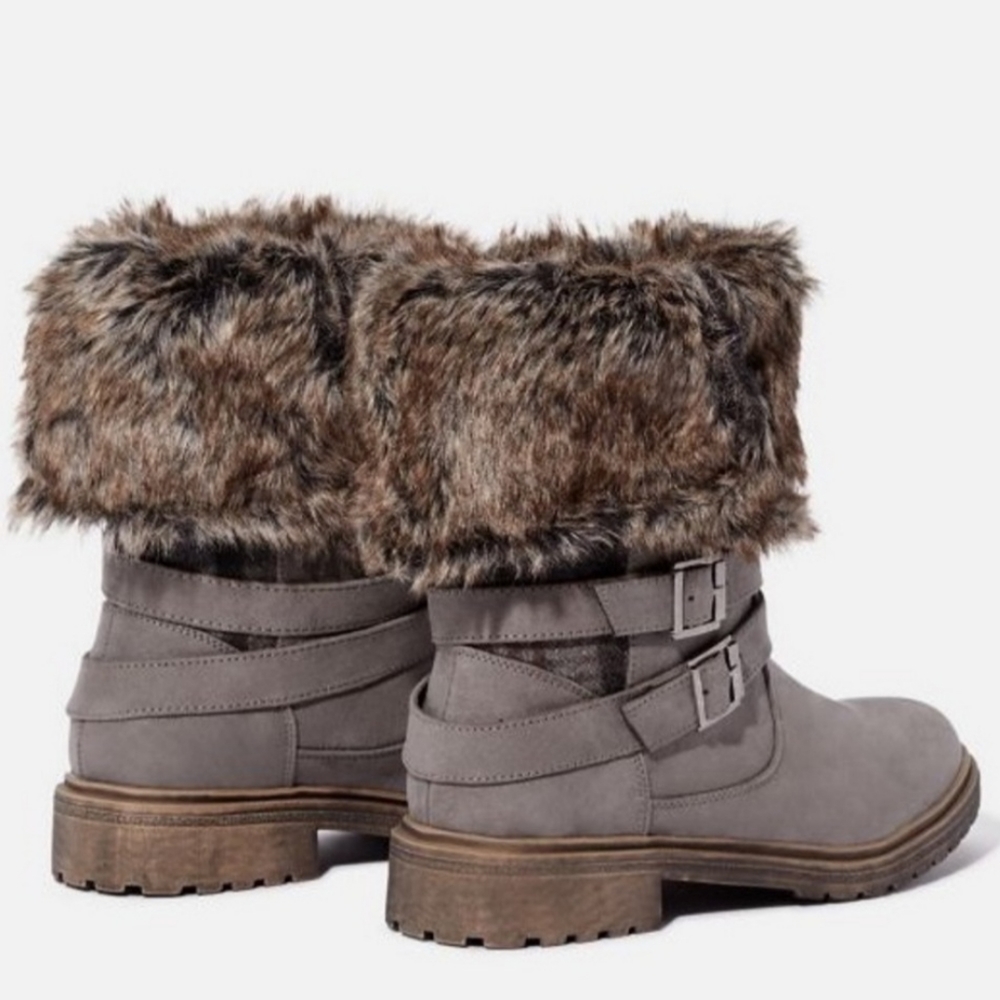 Stylish winter boots 8 1/5 light an dark grey either rolled down or straight up.